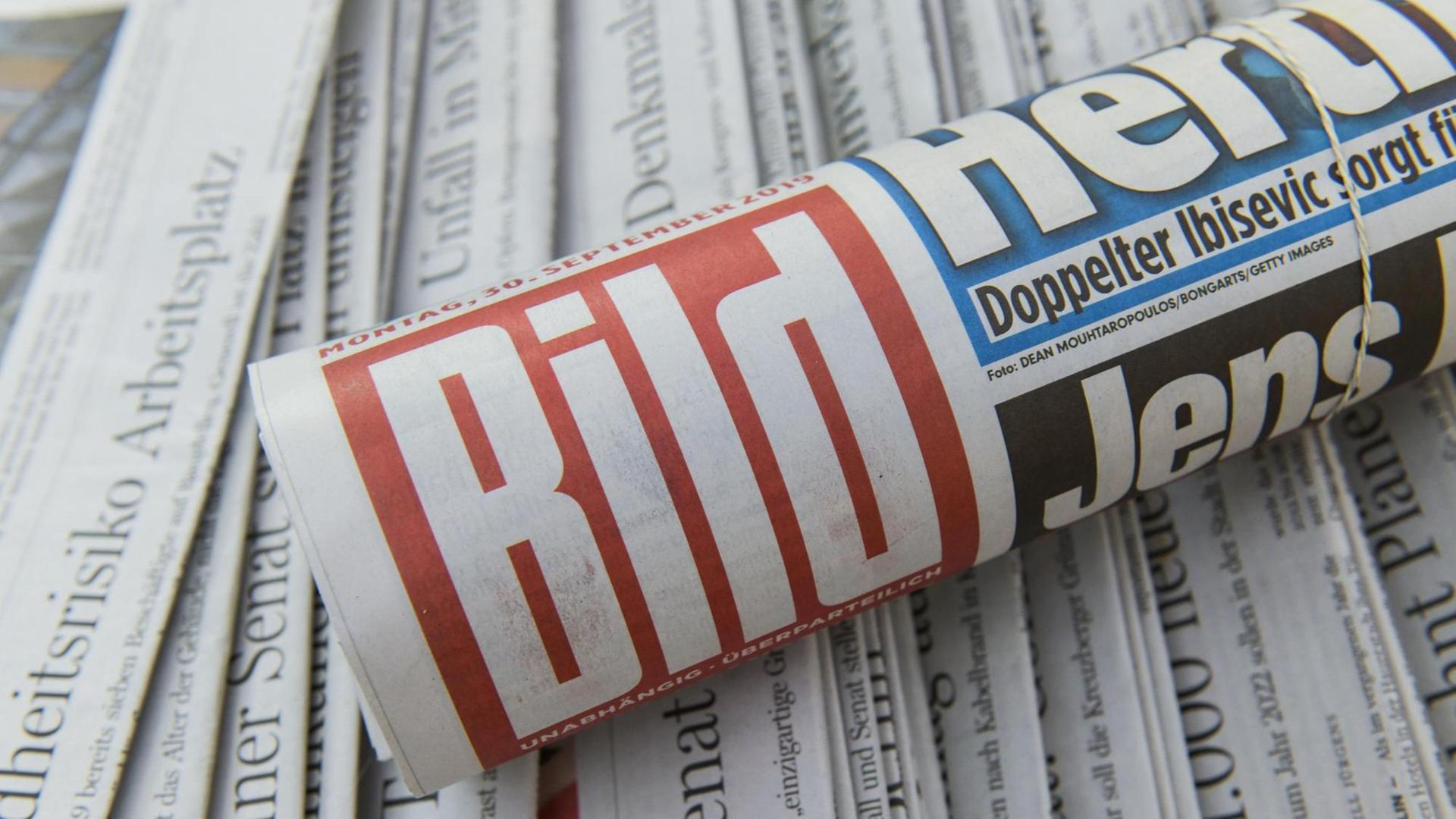 Schlagzeilen, die Deutschland bewegen – BILD-Zeitung Die BILD-Zeitung beeinflusst mit provokanten Schlagzeilen maßgeblich die öffentliche Meinung.
