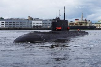 Deutsches U-Boot im Atlantik während des Zweiten Weltkriegs – symbolisch für den strategischen U-Boot-Krieg.